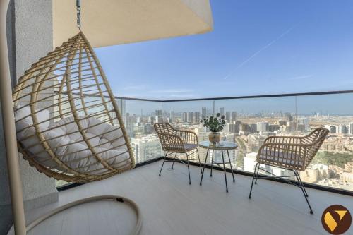 Jumeirah Village Circle Apartment | Vogue Vacation Homes, JVC Binghatti Phantom near Circle Mall, One Bedroom Apartment with Large Balcony and City View, Access to all Amenities