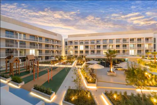 Jumeirah Village Circle Apartment | Vogue Vacation Homes, JVC Luma22 near Circle Mall, Studio Apartment with Balcony and Vibrant Community View, Access to all Amenities