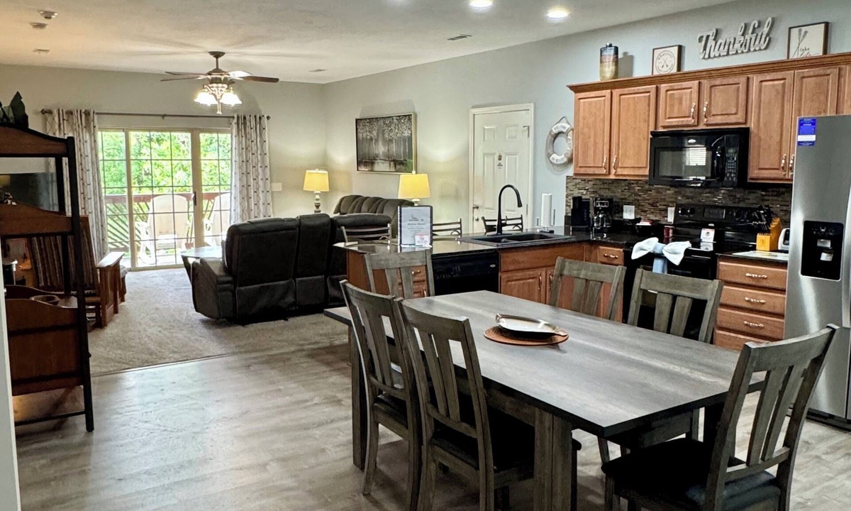 Hollister Condo | Walk in 3 BR 2 Bth Vickery Resort Condo at Table Rock Lake with Dock Access