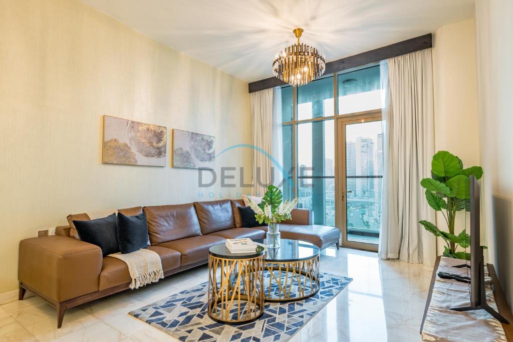 Business Bay Apartment | Weekly Deal 3BR with Overlooking Canal & City Views by Deluxe Holiday Homes