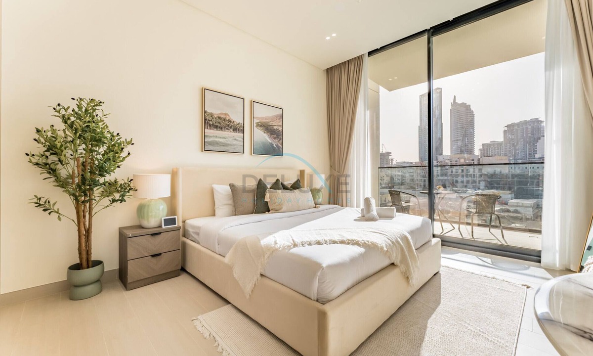 Jumeirah Village Circle Apartment | Well-Appointed Studio, Minutes from Circle Mall and Community Parks - Binghatti Phoenix, Jumeirah Village Circle