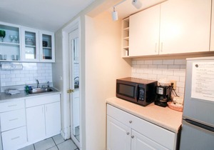 Castle 1733 Oceanfront Studio with pool, beach access, free parking, gym, tennis and more!