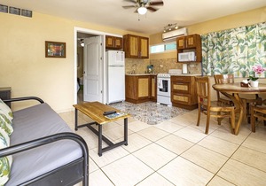 Cococabana4 newly renovated 1BR/1BA apar in downtown Coco, 5 min walk to beach.