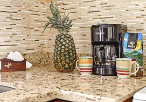 Cococabana4 newly renovated 1BR/1BA apar in downtown Coco, 5 min walk to beach.