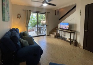 Cosy 2 bedroom and 1.5 bath condo walking distance to the beach.