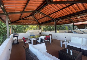 Cosy 2 bedroom and 1.5 bath condo walking distance to the beach.