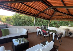 Cosy 2 bedroom and 1.5 bath condo walking distance to the beach.