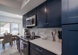 DESIGNER DECORATED 3 BR Spinnaker! Walk to beach & club! Amenity access! Dog Friendly!