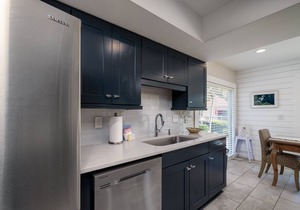 DESIGNER DECORATED 3 BR Spinnaker! Walk to beach & club! Amenity access! Dog Friendly!