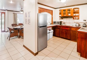 Ideal Getaway Near Town & Protected Mangroves w/Shared Pool & Hammock, WiFi