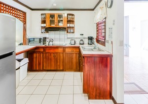 Ideal Getaway Near Town & Protected Mangroves w/Shared Pool & Hammock, WiFi