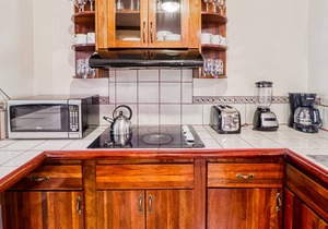 Ideal Getaway Near Town & Protected Mangroves w/Shared Pool & Hammock, WiFi
