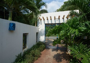 Only 350 meters from Tamarindo beach and downtown. In quiet and safe area.