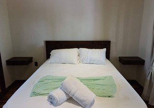 Pavones Beach Queen Room at Hona Beach Hotel