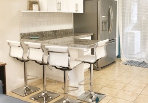 Roof top patio - 2 Bedroom Condo - Walk to Beach, Shops