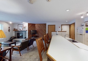 Ski-In/Out condo with patio, mountain views, washer/dryer, & cable