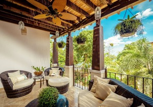 Spacious Oceanfront Pool next to the Beach Club - Casa Sonrisa