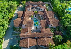 Spacious Resort Condo with Pool - Near Town
