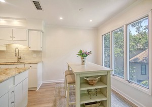 Spacious Tennis Villa, central location