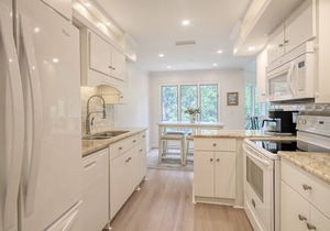 Spacious Tennis Villa, central location