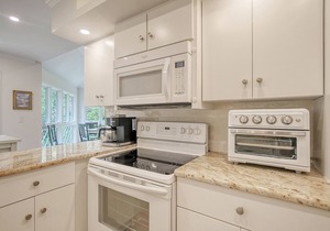 Spacious Tennis Villa, central location