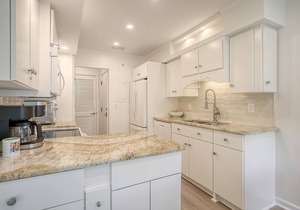 Spacious Tennis Villa, central location