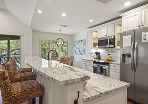 Villa Overlooking Roy Barth Tennis Courts- 5 Minute Walk to Beach
