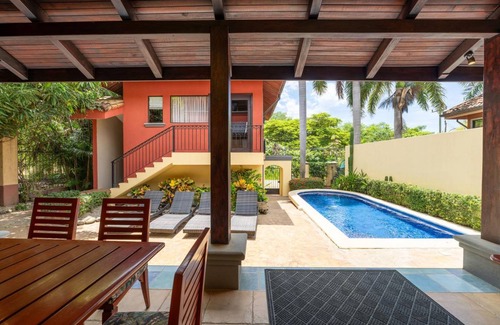 Tamarindo House | 390 m² House ∙ 5 bedrooms ∙ 15 guests