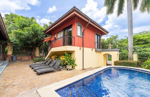 Tamarindo House | 390 m² House ∙ 5 bedrooms ∙ 15 guests