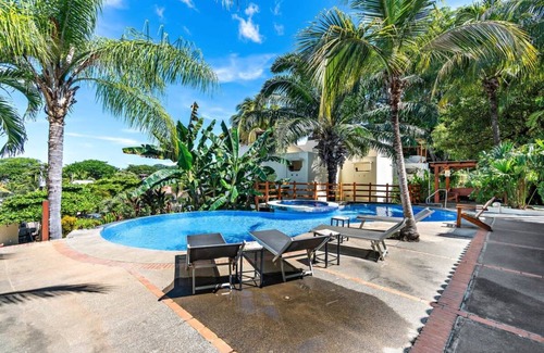 Coco Sunset Hills Apartment | Apartment ∙ 2 bedrooms ∙ 5 guests