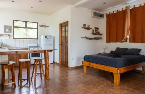 Nosara Hostel | Burnt Toast Surf Camp - Hostel