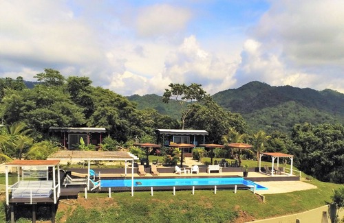 Javilla Bed & Breakfast | La Colina Pura Vista -B&B- wood cabins on Pacific