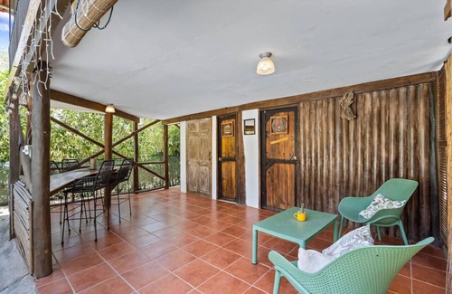 Matapalo House | Matambú Ranchita: Charming & Rustic w/Shared Pool