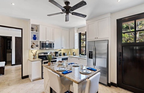 Las Catalinas House | Stylish Beach-Themed Condo with Two Bedrooms and Lovely Ocean Views