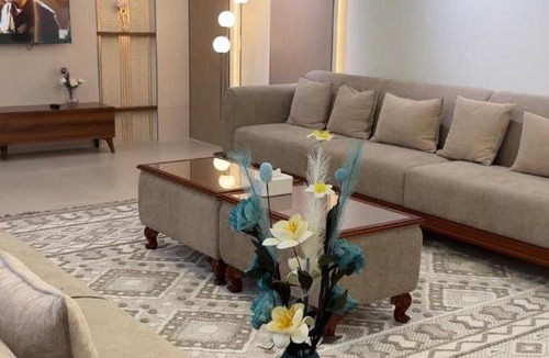 Al Ghubrah Ash Shamaliyyah Ski Chalet | إستراحة إلوريا