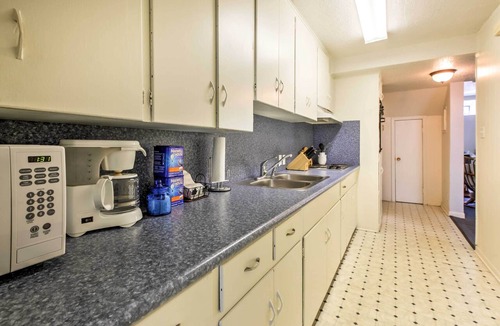 San Jacinto Apartment | < 1/2 Mi to Porretto Beach! Couples Retreat