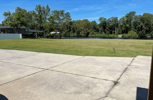 Socastee House | 1 acre fenced waterway property. Bring your boat. Boat ramp. Boat slip.