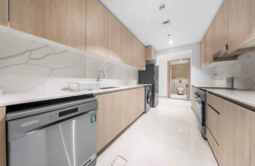Jumeirah Village Circle Apartment | 1BR for 8 nr Circle Mall | Pvt Garden | Pool view