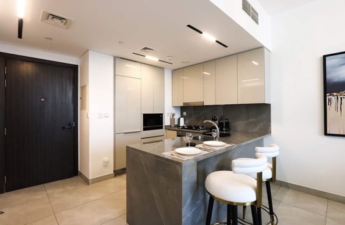 Business Bay Apartment | 1BR Paragon Tower | Burj Khalifa & Canal Views