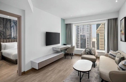 DIFC Hotel | 1BR Suite | Marriott Dubai | Separate Living Area, Full Kitchen, Metro Walk