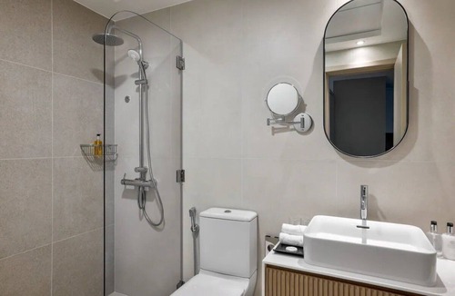 DIFC Hotel | 1BR Suite | Marriott Dubai | Separate Living Area, Full Kitchen, Metro Walk