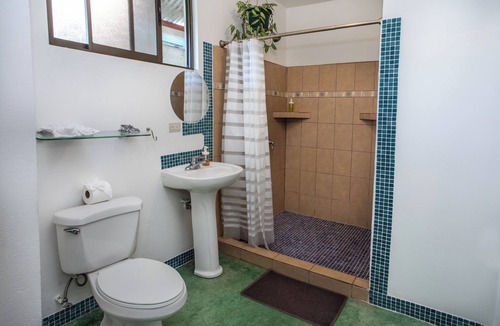 Quepos Hotel | 2-bedroom A/C Apartment in Quepos