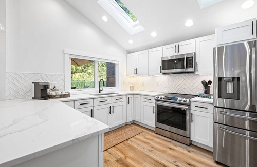 South Beach House | 2 Min Walk to Beach, Fenced Yard and Heatable Pool!