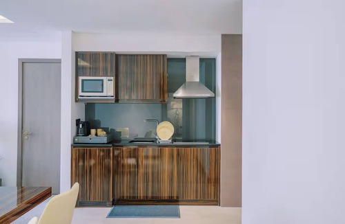 Al Muraqqabat Hotel | 2 Units | Urban Dubai Adventure | Fountain, Burj Khalifa & Downtown Walks