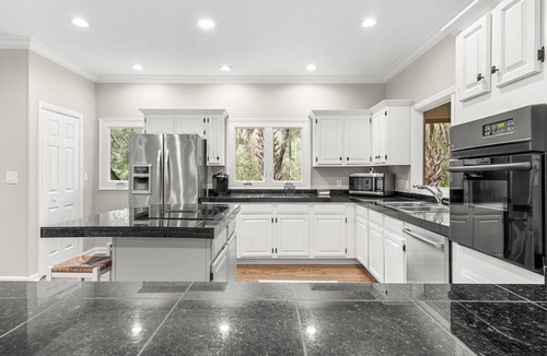 Vanderhorst Plantation House | 256 Governors Drive by Akers Ellis Rentals
