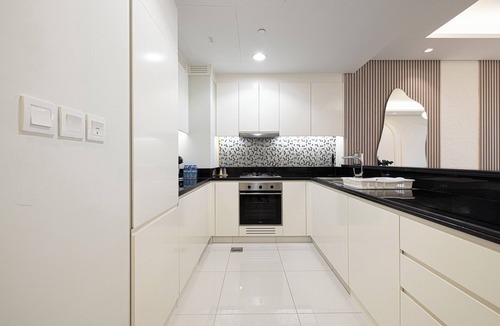 Trade Center Apartment | 280° 64th Floor Infinity Pool Burj Khalifa View