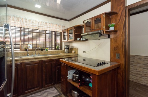 Barrio Pilo Villa | 3 Bedroom & 2 Bath Villa just 3 blocks from Downtown La Fortuna
