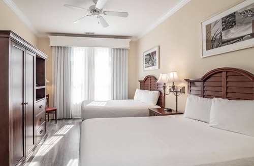 Litchfield by the Sea Hotel | 4 Bright Family Suites + Private Beach Access & Lazy River near Brookgreen