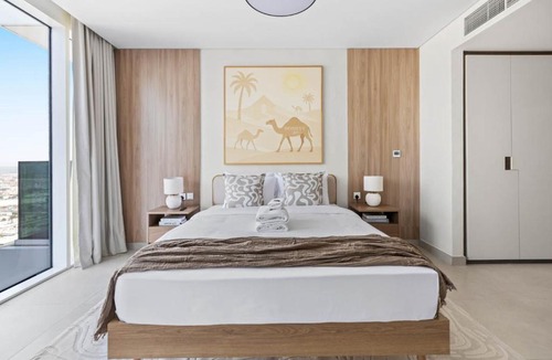 Bur Dubai Apartment | 41st-Floor 2BR with World's Highest Running Track