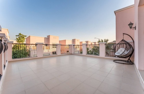 Dubai Villa | 4BR + Maid’s Room Villa Near Nad Al Sheba Mall, With Easy Access to Major Dubai Attractions
